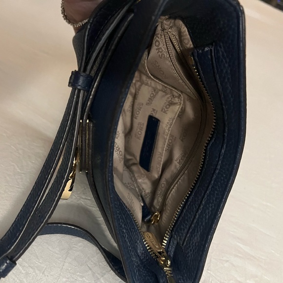 Michael Kors Navy Hamilton Traveler crossbody bag with Gold Accents - Picture 2 of 8
